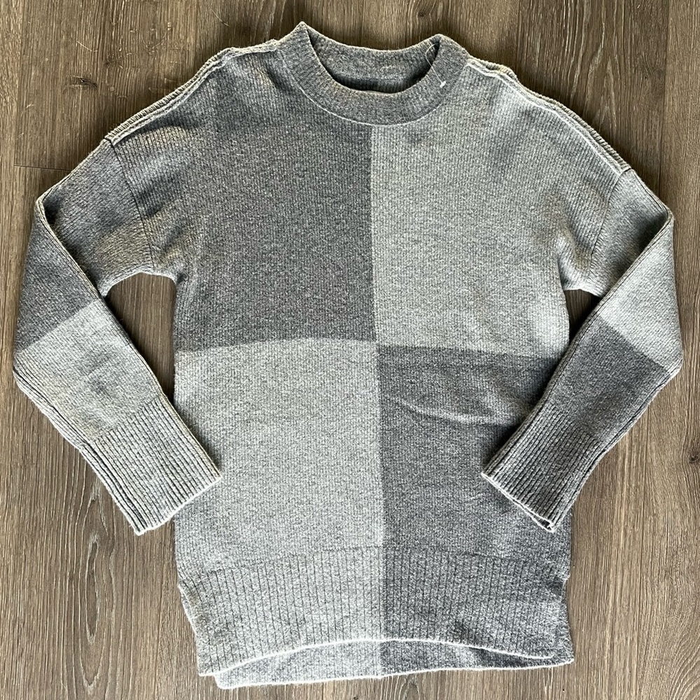 A&F Women’s Color Block Crew Neck Sweater - NWOT
